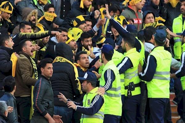 بازداشت موقت لیدرها در طول 90 دقیقه بازی فوتبال بازداشت موقت لیدرها در طول 90 دقیقه بازی فوتبال