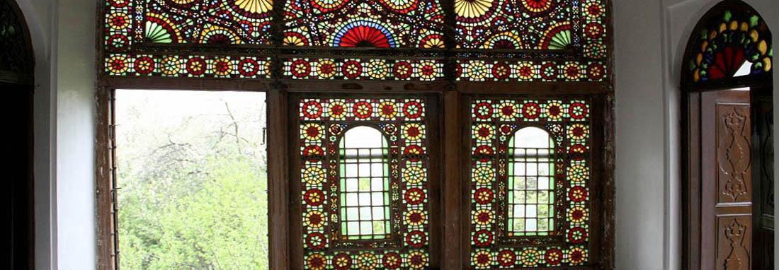 خانه ابراهیم خان در ملاده ؛ قصر زیبای حاکم در میان جنگل ، بازی نور در پنجره های رنگی