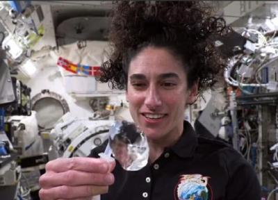 آب بازی یاسمین مقبلی در ایستگاه فضایی بین المللی